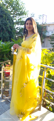 Sunflower Splendor (Pure Organza Handpainted Saree)
