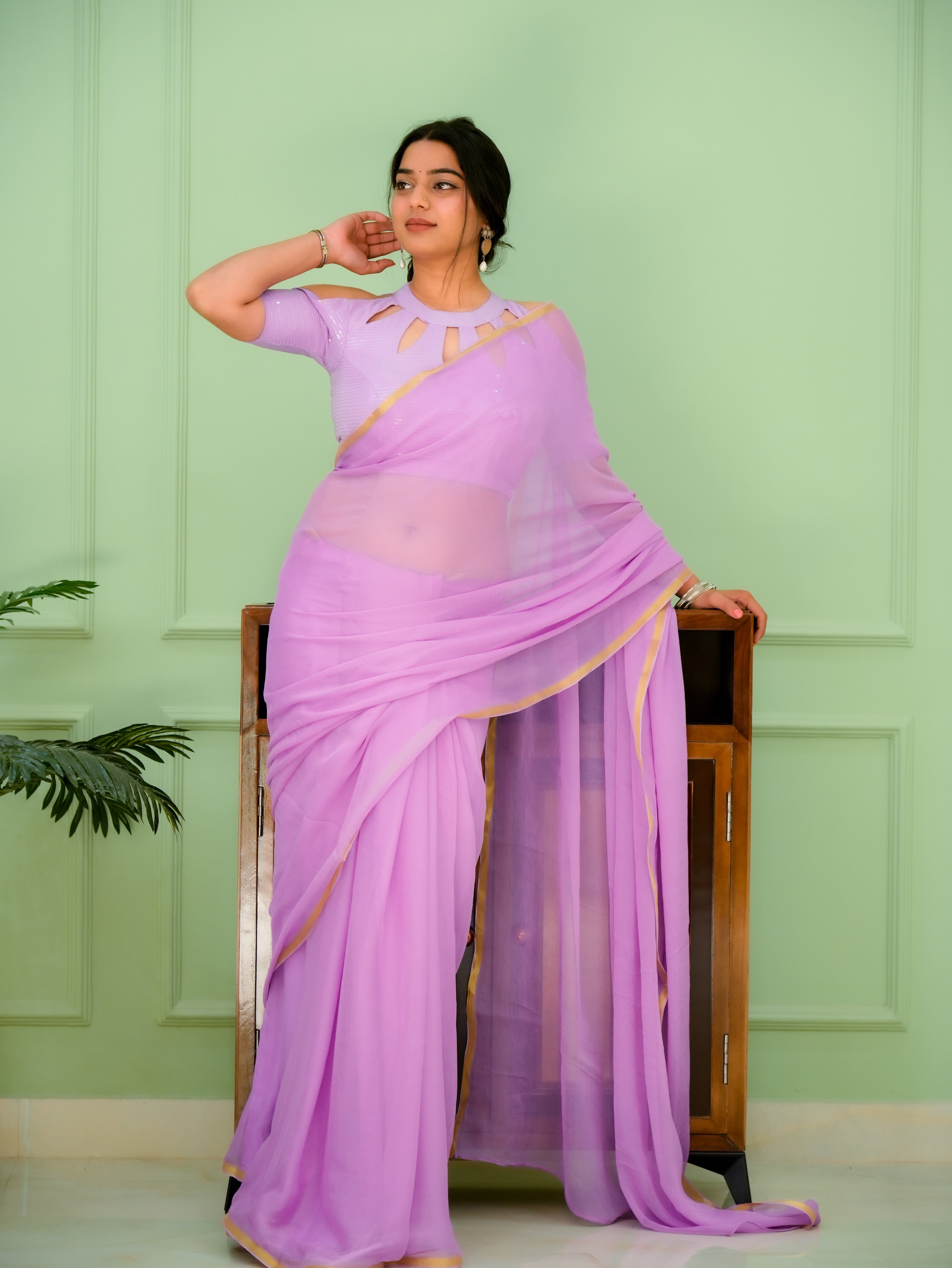 Mauve Glow  (Lavendar Chiffon Zari Border Saree)