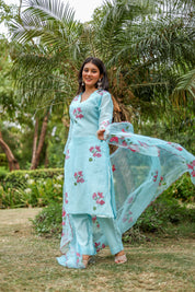 Bougainvillea Bliss (Pure Mal Chanderi Handpainted Kurta Set with Organza Dupatta)