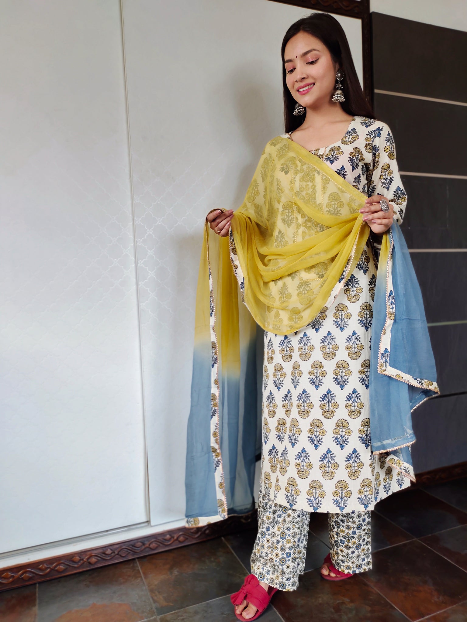 Malmal Embroidered suit with chiffon Dupatta