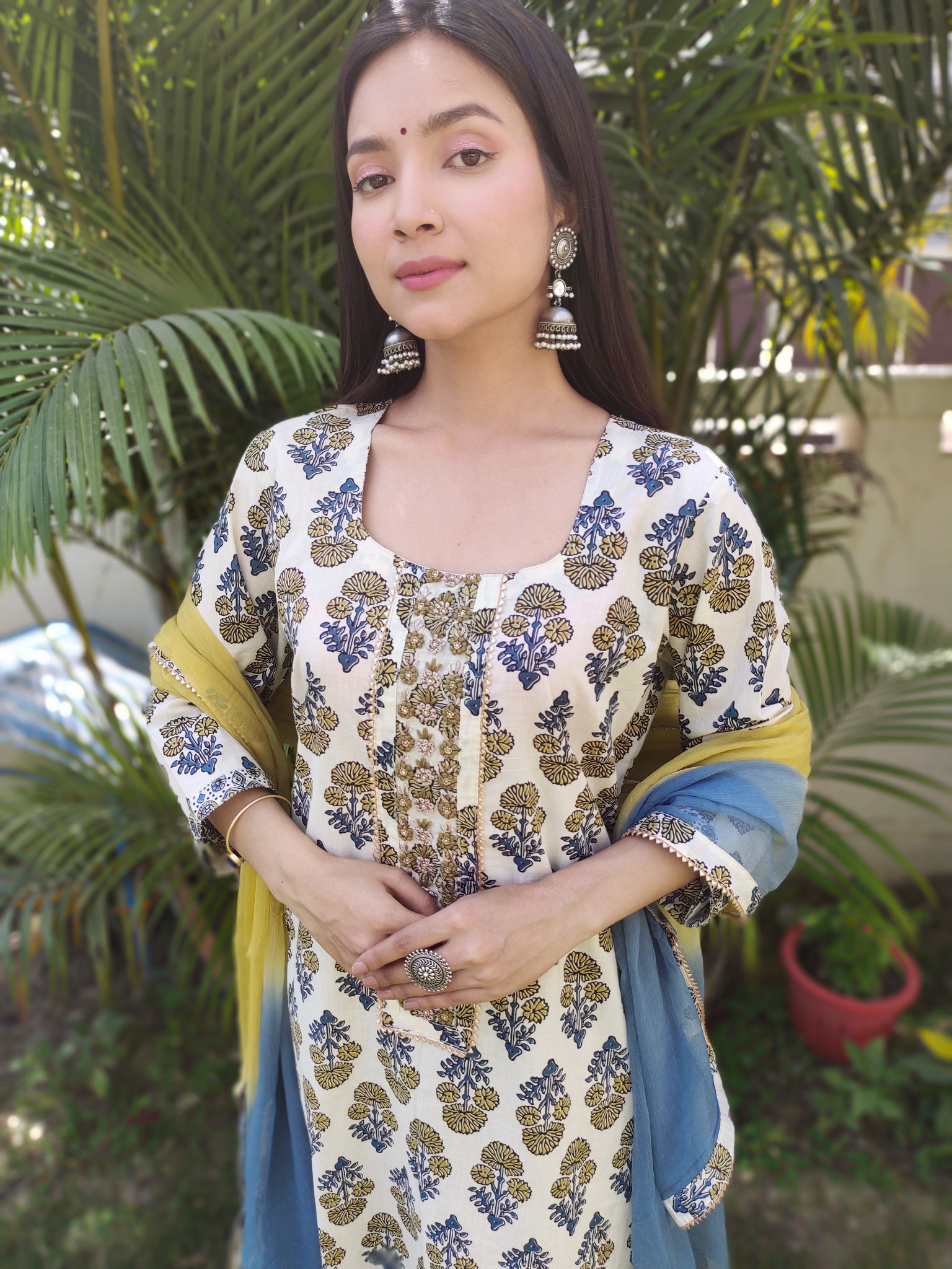 Malmal Embroidered suit with chiffon Dupatta