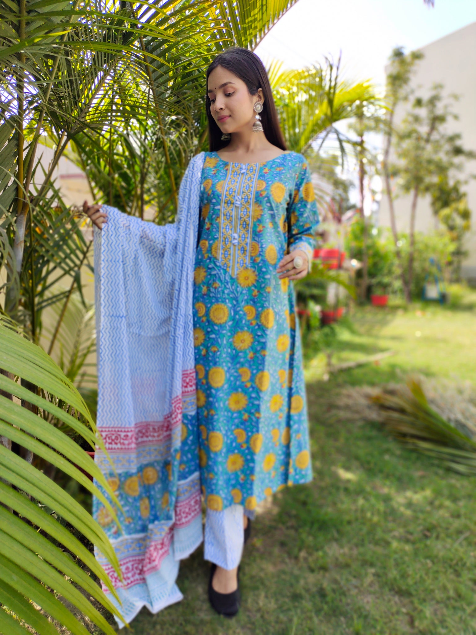 Cotton Embroidered suit with malmal Dupatta