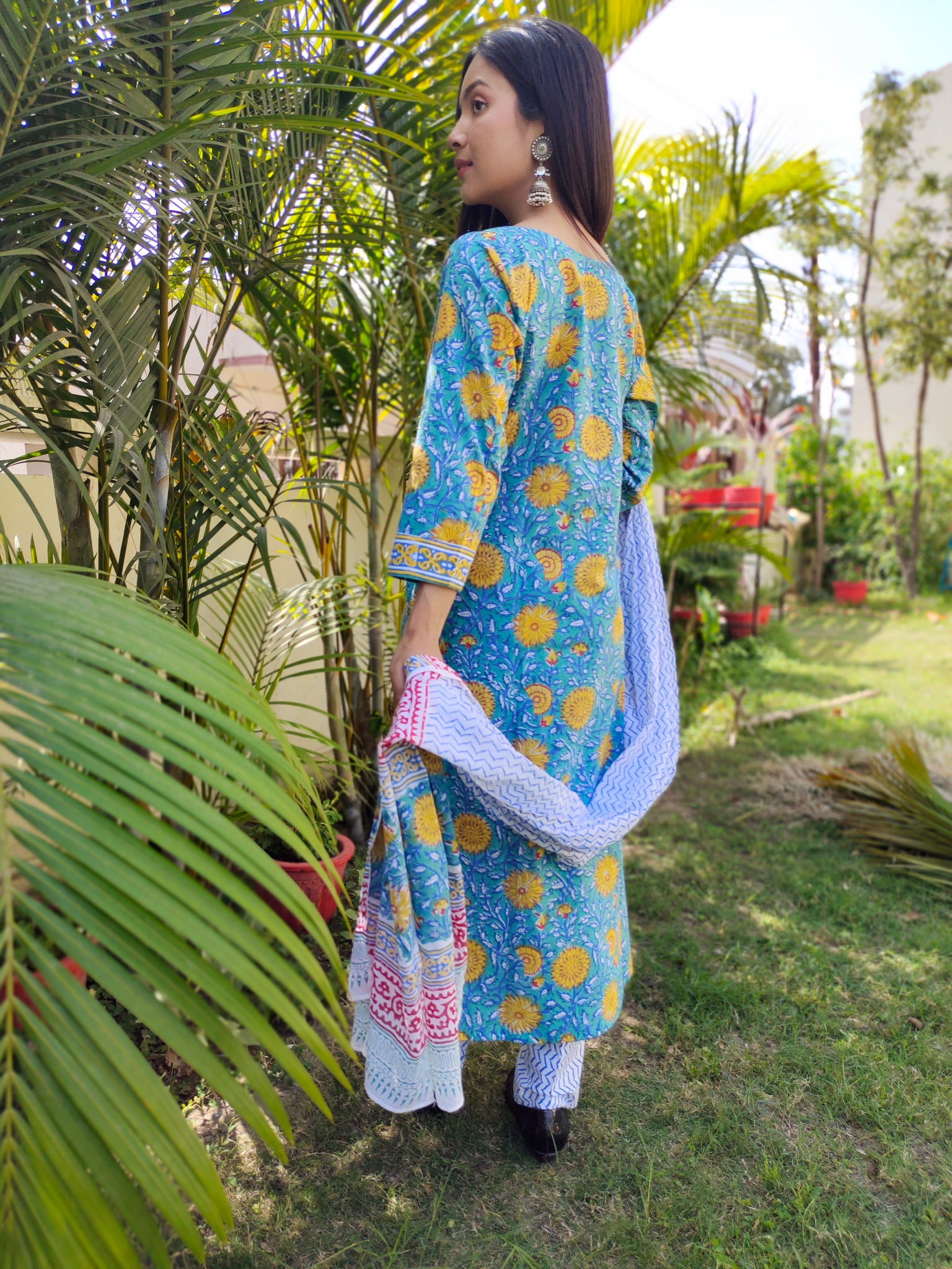 Cotton Embroidered suit with malmal Dupatta